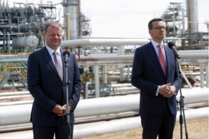 波蘭總理周日表示，波蘭擁有的立陶宛煉油廠是該地區(qū)在能源安全方面的關(guān)鍵因素