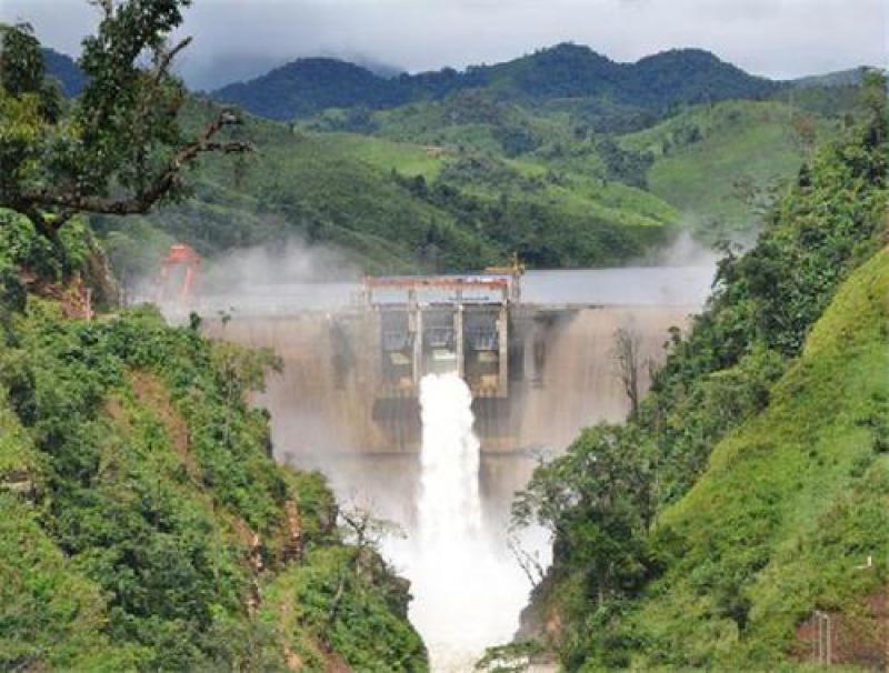 “亞洲電池”的山區(qū)和內(nèi)陸老撾正在以極快的速度建造數(shù)十座水壩