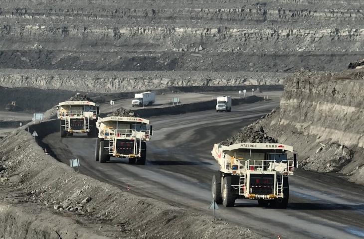 扎哈淖爾露天煤礦：“烏金滾滾”遇見(jiàn)“綠色變革”