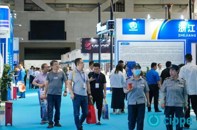 2025新疆國際石油和化工技術(shù)裝備展今日開幕！500+名企云集共創(chuàng)絲路中亞能源新走廊！