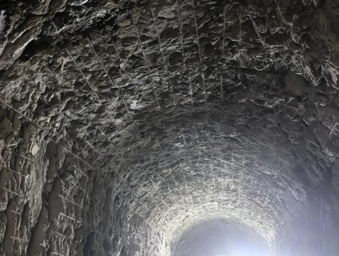 中國(guó)廣西貴港抽水蓄能電站通風(fēng)兼安全洞順利貫通