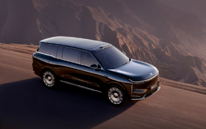 上汽集團旗下高端品牌智己全新輔助駕駛系統(tǒng)發(fā)布，旗艦SUV LS9上市