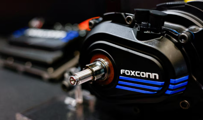 富士康計劃年投30億美元發(fā)展人工智能，預(yù)計電動汽車市場將整合