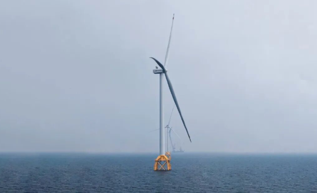 中國首個(gè)深遠(yuǎn)海雙饋機(jī)組風(fēng)電項(xiàng)目完成批量吊裝