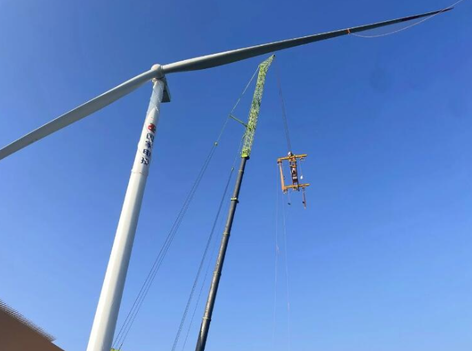 國家電投廣西防城港東興江平15萬千瓦風(fēng)電項(xiàng)目完成首臺(tái)機(jī)組吊裝
